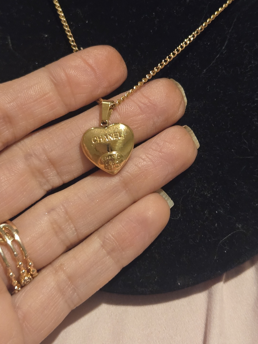 18kgp Dubai Jewelry Gold & Black Heart Pendant Necklace - Picture 8 of 9